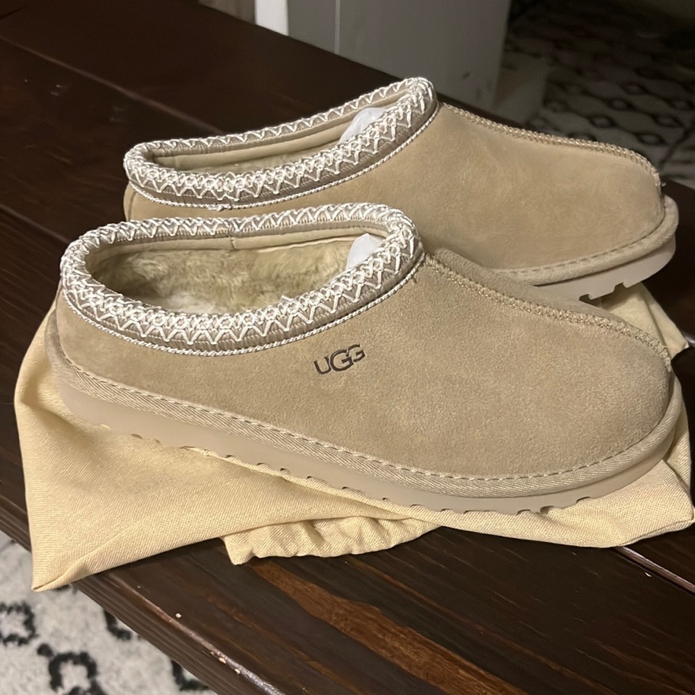 Ugg Tasman slippers size women’s 9. Mustard seed color.  Never worn, no box